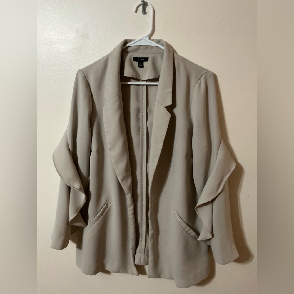Alfani Women's Beige Ruffle Sleeve Blazer